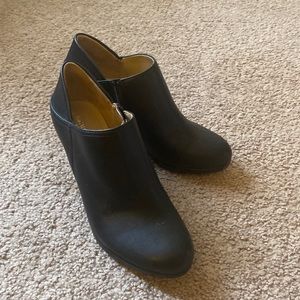 EUC black stiletto booties